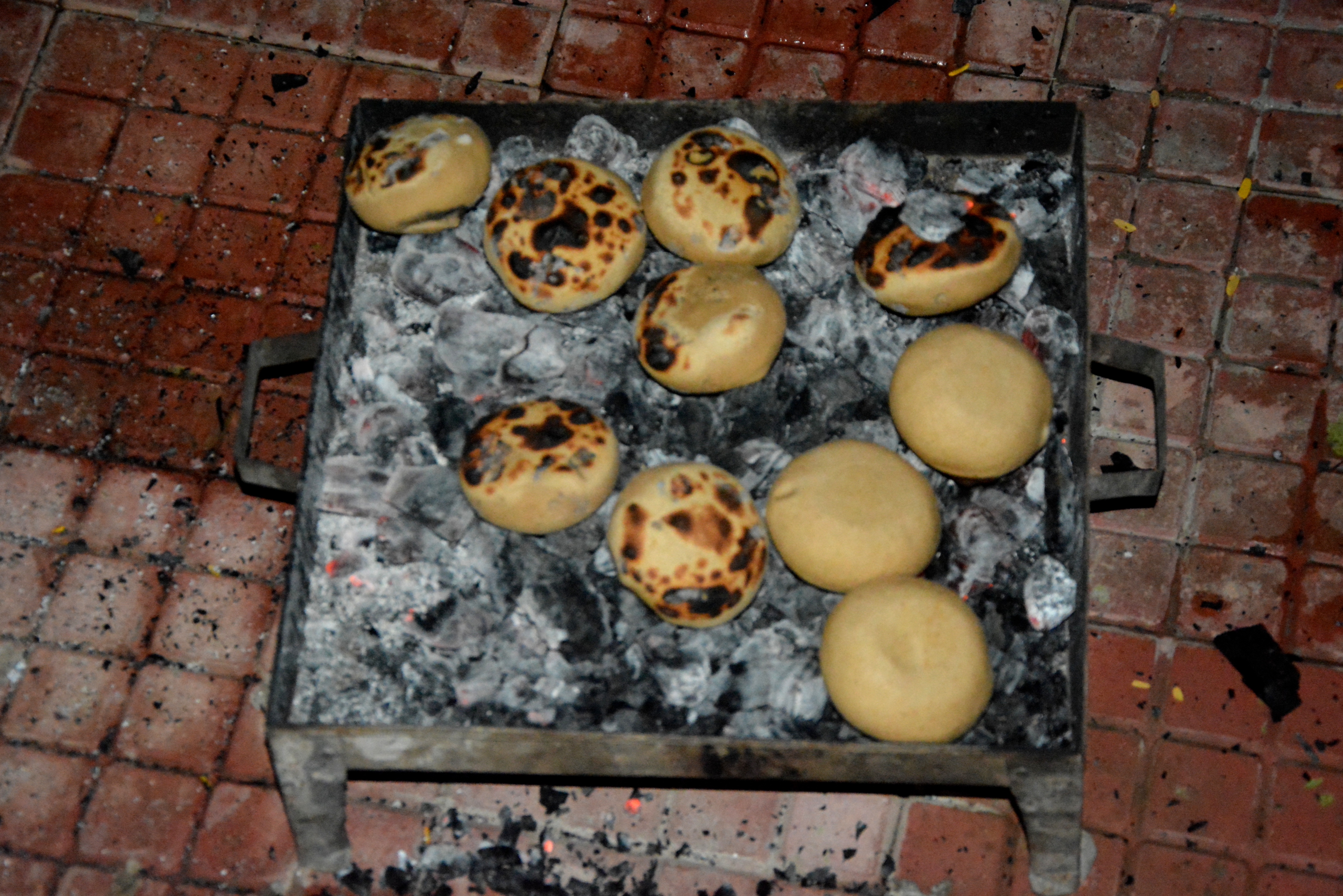 That's how I baked my litties, home made litti ! 